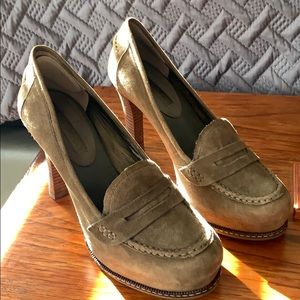 Banana Republic suede heels